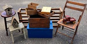 lot 703 image: Fun Variety of Vintage Wooden Treasures