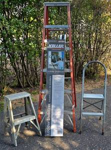 lot 707 image: Ladder, Stepladder & Stabilizer Grouping