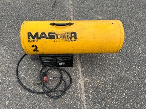 lot 18 image: MASTER PROPANE HEATER 375,000 BTU