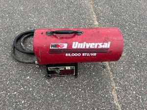 lot 26 image: UNIVERSAL PROPANE HEATER 85000 BTU