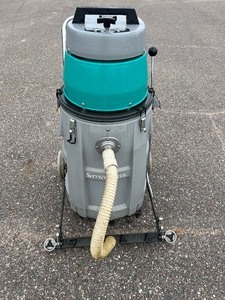 lot 21 image: SERVICE MASTER WETDRY VACUUM