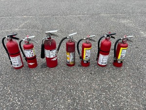 lot 7 image: LOT OF (7) FIRE EXTINGUISHERS