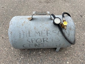 lot 24 image: PORTABLE AIR TANK