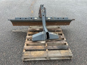 lot 23 image: 3 POINT 72 TRACTOR BLADE