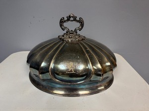 lot 69 image: Vintage Silver-Plated Meat DomeMeat Cloche. 17 x 13.5 x 9 Deep