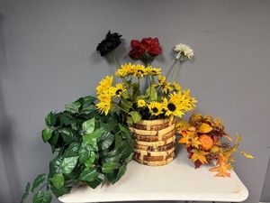 lot 70 image: Fall Flowers and Baskets