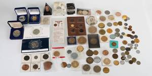 lot 38 image: Large Token Lot