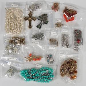 lot 46 image: Large Sara Coventry Costume Jewelry Lot
