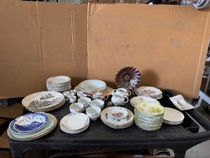 lot 42 image: Large Lot of Vintage Fine China  Collector Plates