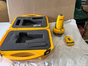 lot 87 image: Robotoolz Robo Laser RB01001 Self Leveling Laser with Remote and Case (untested)