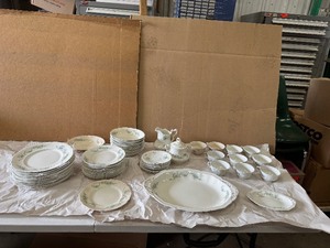 lot 96 image: Vintage Johnson Brothers Fine China (Incomplete set) Includes Serving Pieces