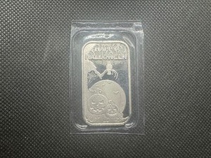 lot 29 image: 1 oz .999 Fine Silver Halloween Bar. Original sealed sleeve.