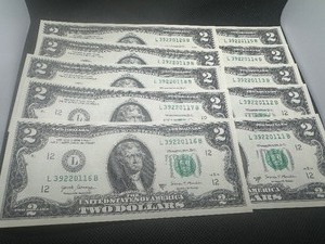lot 126 image: 10 Sequential $2 Bills