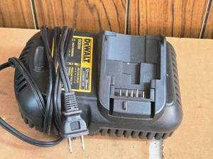 lot 760 image: DeWalt 12V Max  20V Max Lithium Ion Battery Charger DCB101