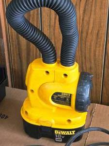 lot 766 image: DeWalt 18V Rechargeable Flex Worklight DW919 with 18V 3600mAh Ni-MH Battery DC9096