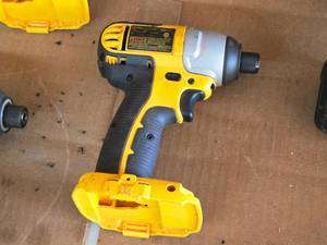lot 777 image: DeWalt 18V 14 Cordless Impact Driver DCF826