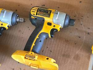 lot 778 image: DeWalt 18V 14 Corless Impact Driver DCF825