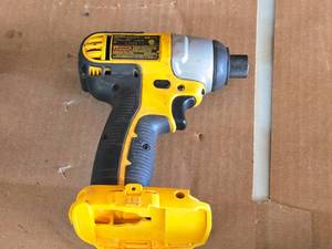 lot 779 image: DeWalt 18V 14 Corless Impact Driver DCF825