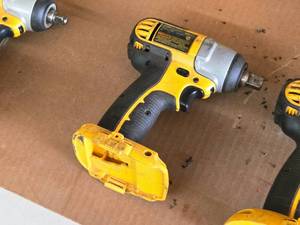 lot 780 image: DeWalt 18V 12 Impact Wrench DC820