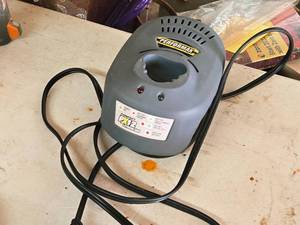 lot 787 image: Performax Compact PX-12 Lithium-Ion Battery Charger
