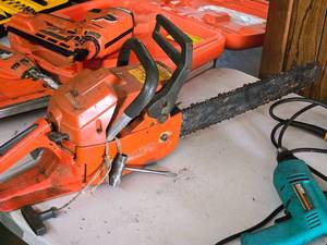 lot 794 image: Husqvarna Special 42 Gasoline Chainsaw 16 Bar