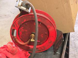 lot 805 image: Air Hose Reel with Air Hose