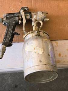 lot 825 image: Pneumatic Canister Spray Gun