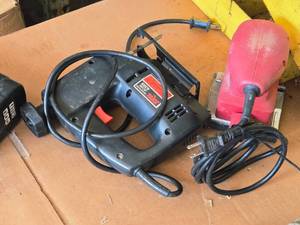 lot 828 image: Skil Auto-Scroll  Vari-Oribit Jigsaw 4395 and Tool Shop 14 Sheet Palm Sander