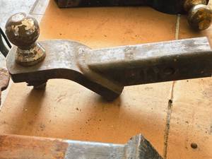 lot 874 image: Hitch Ball Mount with 2 Ball