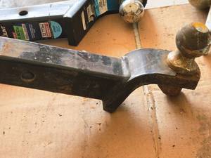 lot 875 image: Hitch Ball Mount with 2 Ball