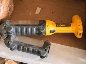 lot 882 image: DeWalt 18V Fluorescent Area Light DC527 with Extra Head Lamp