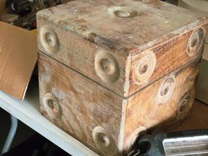 lot 884 image: Wooden Storage Box (Dice Shape)