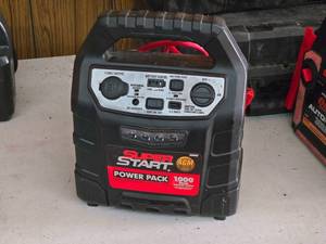 lot 893 image: Super Start Power Pack 1000 Portable 12V Power Source 55002