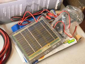 lot 904 image: 12 Volt Solar Panel with Charger (in original packaging)