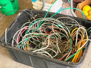 lot 910 image: Lot of (1 Tote) Assorted Power Cords