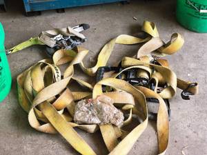 lot 911 image: Lot of (1 Bucket) (2) Heavy Duty Ratchet Straps, (2) Extra Ratchets