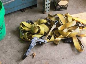 lot 912 image: Lot of (1 Bucket) (2) Heavy Duty Ratchet Straps, () Extra Ratchet