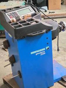 lot 619 image: Hofmann Geodyna 2300 Tire Balancer EEWB700C