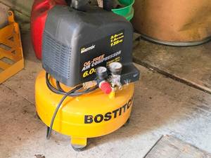 lot 641 image: Bostitch 6-Gallon Air Compressor