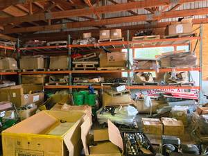 lot 650 image: Pallet Racking - 132x8x42 - 132x42 Uprights (x4), 8 Cross Beams (x18), 45x43 Wire Grates (x18)