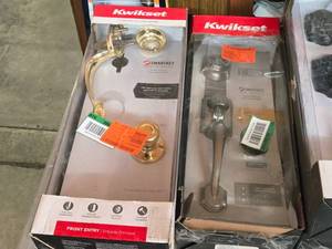 lot 918 image: Lot of (2) Kwikset Assorted Entry Door Sets