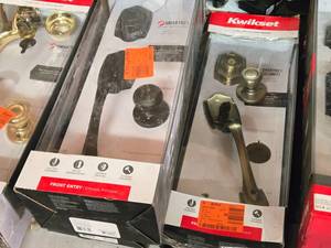 lot 919 image: Lot of (2) Kwikset Assorted Entry Door Sets