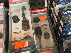 lot 920 image: Lot of (2) Kwikset Assorted Entry Door Sets