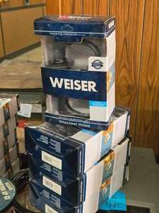 lot 927 image: Lot of (4) Weiser Bed & Bathroom Door Sets