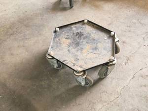 lot 943 image: Rolling Dolly