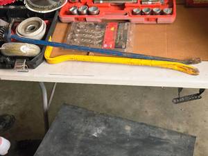 lot 954 image: Lot of (2) Craftsman Pry Bars - 29 (Blue) and 23-12 (Yellow)