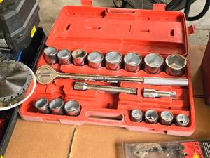 lot 956 image: 34-drive Socket Set with Plastic Case