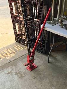 lot 960 image: Trailer Pump Jack (large)