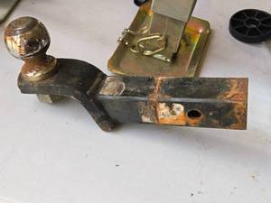 lot 962 image: Hitch Mount with 2-516 Ball