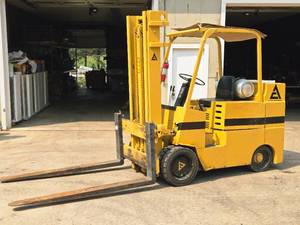 lot 602 image: Allis-Chalmers Propane Fork Lift